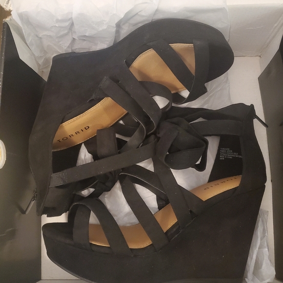 Torrid Wedges - Picture 3 of 4